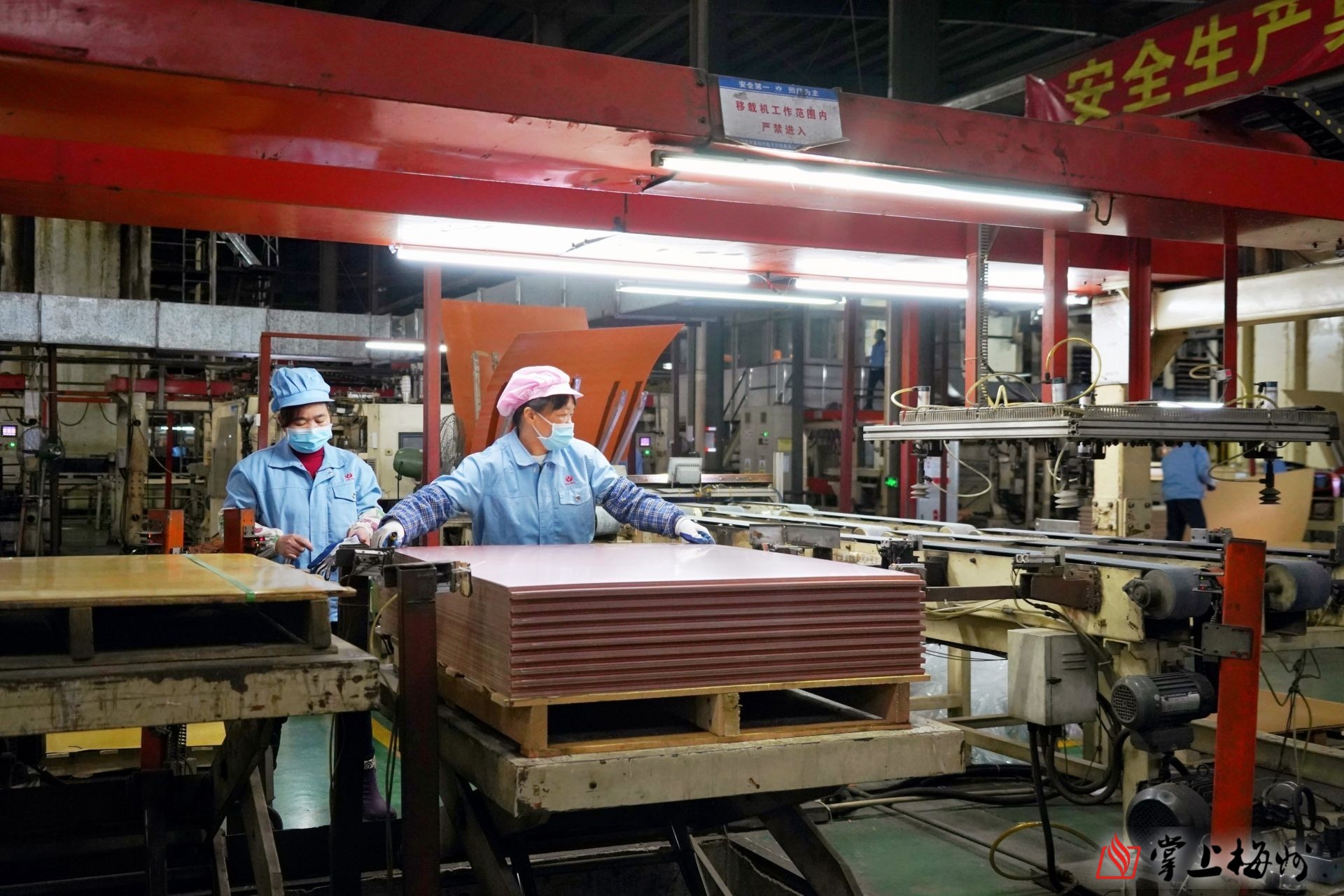 安心返鄉(xiāng)來(lái) 發(fā)展路更寬！梅州市威利邦電子科技有限公司深耕主業(yè)提升效能